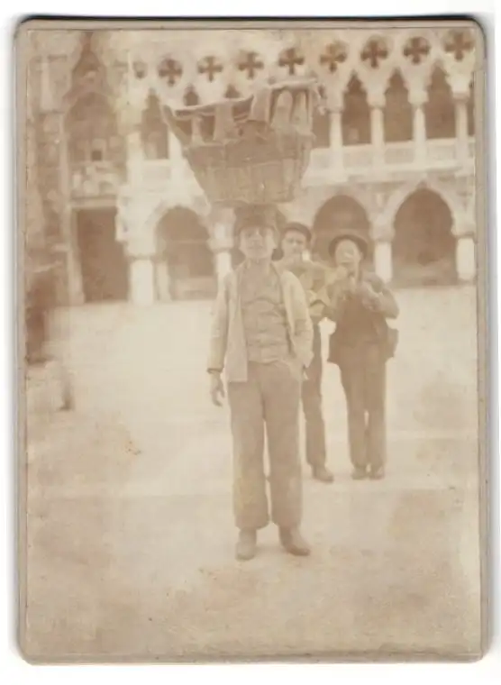 28 Fotografien unbekannter Fotograf, Venedig, Baron Hilmar von dem Bussche in Venedig, Gondel, Kriegsschiff, 1900 16