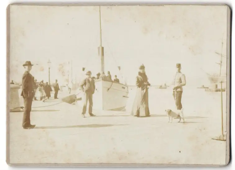 28 Fotografien unbekannter Fotograf, Venedig, Baron Hilmar von dem Bussche in Venedig, Gondel, Kriegsschiff, 1900 2