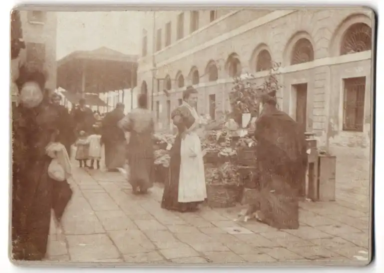 28 Fotografien unbekannter Fotograf, Venedig, Baron Hilmar von dem Bussche in Venedig, Gondel, Kriegsschiff, 1900 22