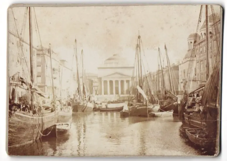 28 Fotografien unbekannter Fotograf, Venedig, Baron Hilmar von dem Bussche in Venedig, Gondel, Kriegsschiff, 1900 24