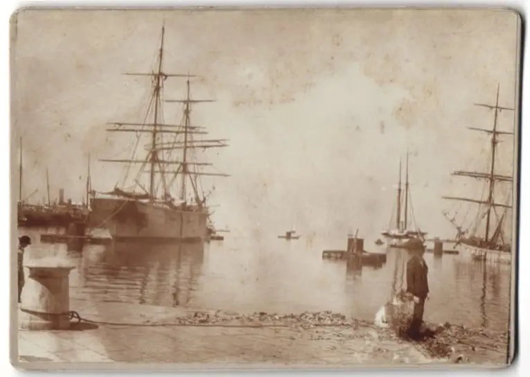 28 Fotografien unbekannter Fotograf, Venedig, Baron Hilmar von dem Bussche in Venedig, Gondel, Kriegsschiff, 1900 27