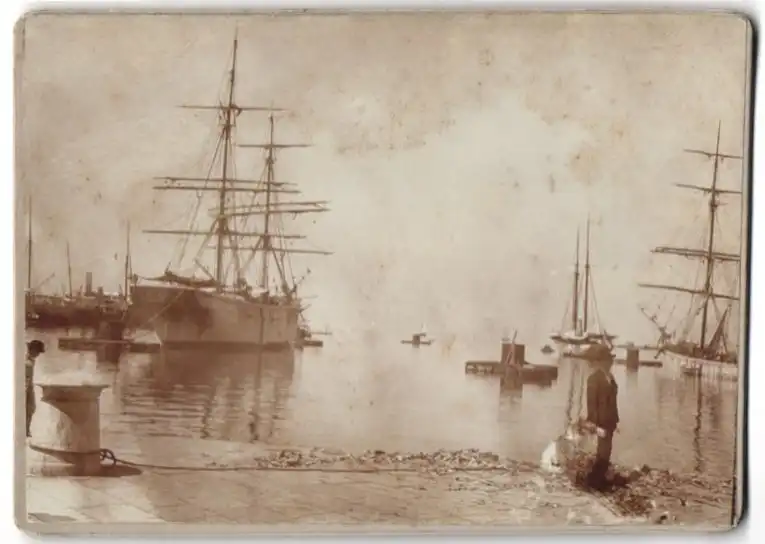 28 Fotografien unbekannter Fotograf, Venedig, Baron Hilmar von dem Bussche in Venedig, Gondel, Kriegsschiff, 1900 27