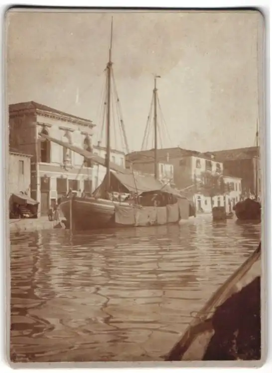 28 Fotografien unbekannter Fotograf, Venedig, Baron Hilmar von dem Bussche in Venedig, Gondel, Kriegsschiff, 1900 7
