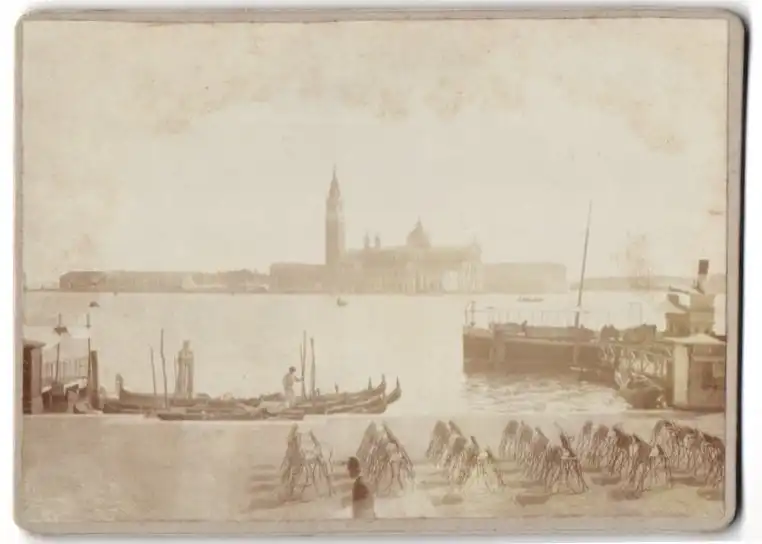 28 Fotografien unbekannter Fotograf, Venedig, Baron Hilmar von dem Bussche in Venedig, Gondel, Kriegsschiff, 1900 9