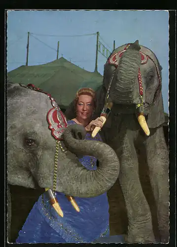 AK Frieda Krone-Sembach, Chefin des Zirkus Krone mit Lieblingselefanten