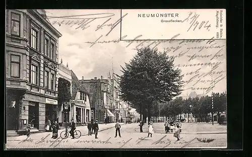 AK Neumünster, Strassenpartie Grossflecken mit Passanten
