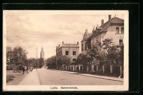 AK Lucka, Bahnhofstrasse mit Blick auf die Kirche