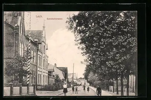 AK Leck, Passanten in der Bahnhofstrasse