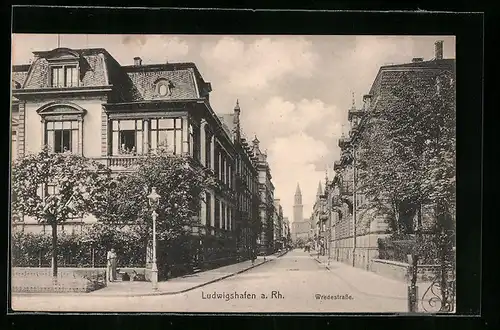 AK Ludwigshafen a. Rh., Wredestrasse mit Passanten