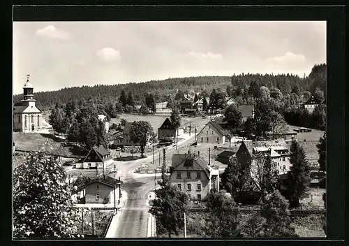 AK Rautenkranz /Vogtl., Strassenpartie mit Kirche