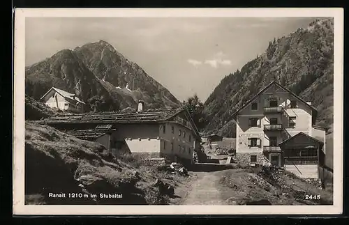 AK Renalt im Stubaital, Ortspartie mit Bergen