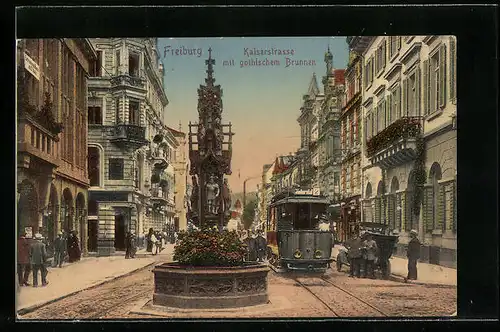 AK Freiburg, Kaiserstrasse mit gothischem Brunnen und Strassenbahn