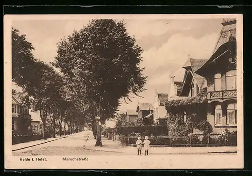 AK Heide i. Holst., Marschstrasse mit Kindern