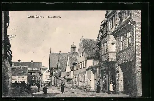 AK Gross-Gerau, Passanten in der Mainzerstrasse