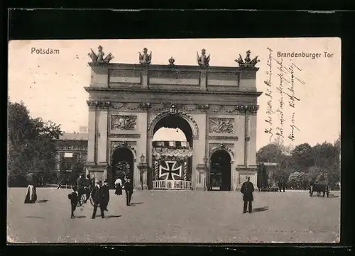 AK Potsdam, Nagelung des Eisernen Kreuzes unter dem Brandenburger Tor