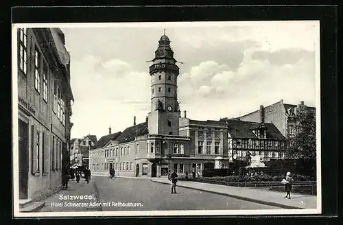 AK Salzwedel, Hotel Schwarzer Adler mit Rathausturm