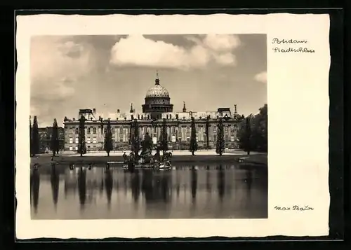 Foto-AK Max Baur: Potsdam, Stadtschloss mit Teich