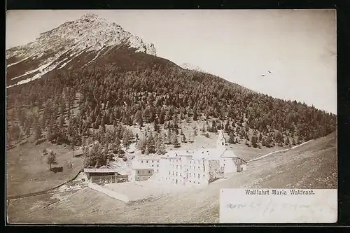 Foto-AK Fritz Gratl: Maria Waldrast, Ortsansicht mit Bergpanorama