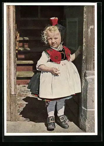 AK Kleines süsses Mädchen in Schwälmer Tracht