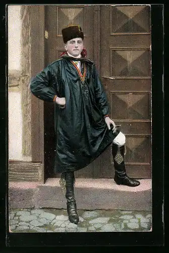 AK Hesse in Tracht in männlicher Pose