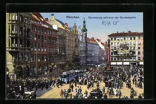 AK München, Marienplatz während des Glockenspiels, Strassenbahn