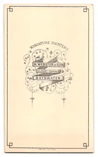 Fotografie H. Webster & Son, Bayswater, Junge Dame im hübschen Kleid