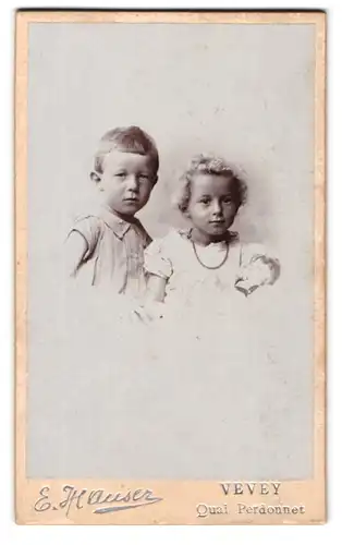 Fotografie E. Hauser, Vevey, Quai Perdonnet, Kinderpaar Walter in modischer Kleidung