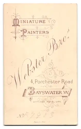 Fotografie Webster Bros, Bayswater, 4, Porchester Road, Bürgerliche Dame mit Haube und Kragenbrosche