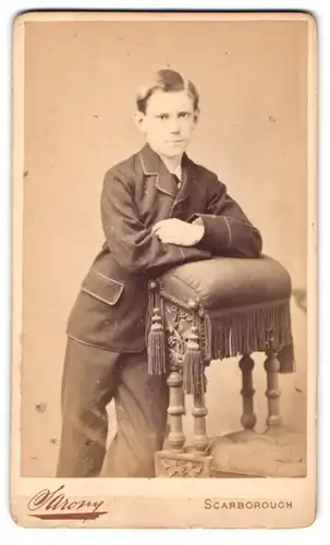 Fotografie Sarony, Scarborough, Sarony Square, Junger Mann in modischer Kleidung