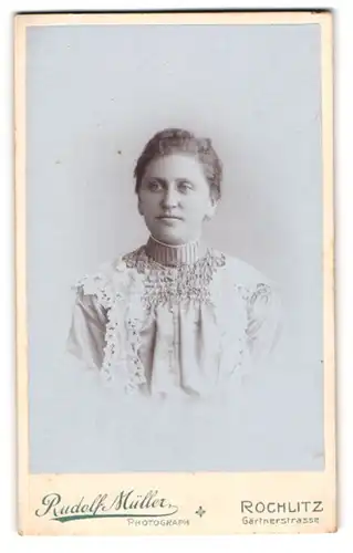 Fotografie Rudolf Müller, Rochlitz, Gärtnerstrasse, Junge Frau mit zurückgebundenem Haar