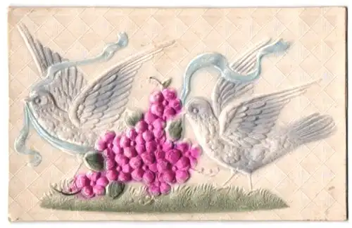 Präge-Airbrush-AK Weisse Tauben mit violetten Blumen