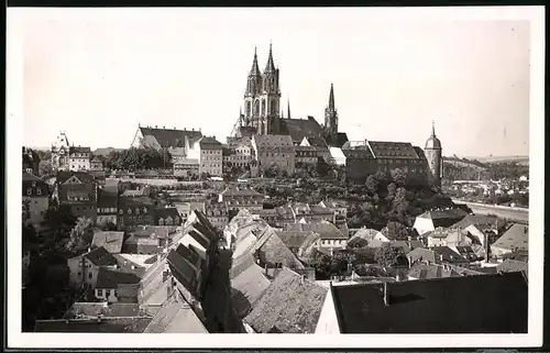 Fotografie Brück & Sohn Meissen, Ansicht Meissen i. Sa., Blick über alt Meissen zum Burgberg mit dem Dom