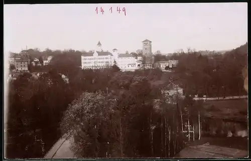 Fotografie Brück & Sohn Meissen, Ansicht Waldenburg i. Sa., Partie im Ort mit Blick zum Schloss
