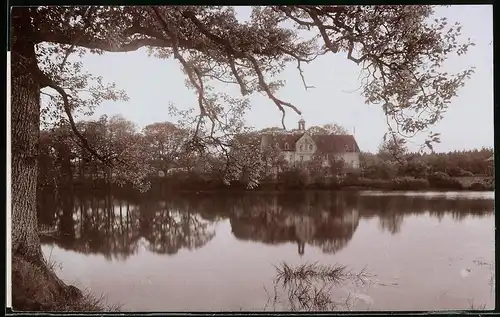 Fotografie Brück & Sohn Meissen, Ansicht Grillenburg, Blick über den See zum Jagdschloss