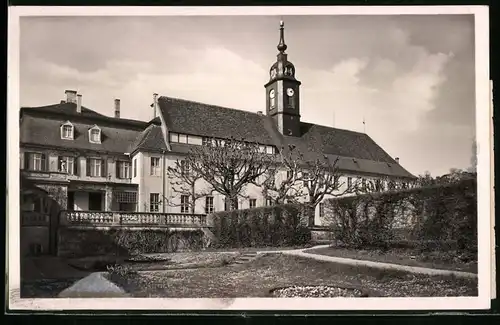 Fotografie Brück & Sohn Meissen, Ansicht Seusslitz, Blick auf das Schloss und die Kirche