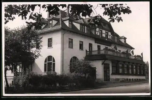 Fotografie Brück & Sohn Meissen, Ansicht Bad Hartha, Partie am Eigenheim des FDGB