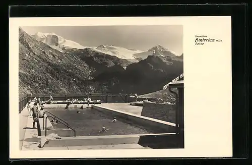 AK Hintertux /Zillertal, Schwimmbad mit Blick auf die Berge