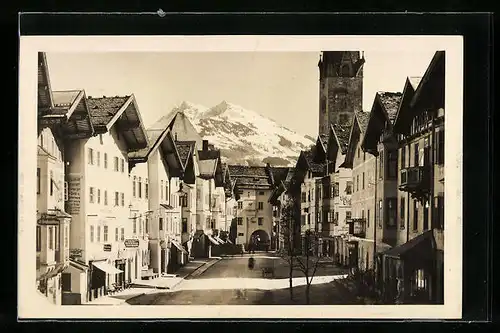 AK Kitzbühel, Strassenpartie mit Blick auf die Berge