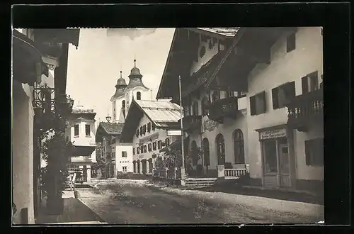 AK St. Johann, Strassenpartie mit Kirche