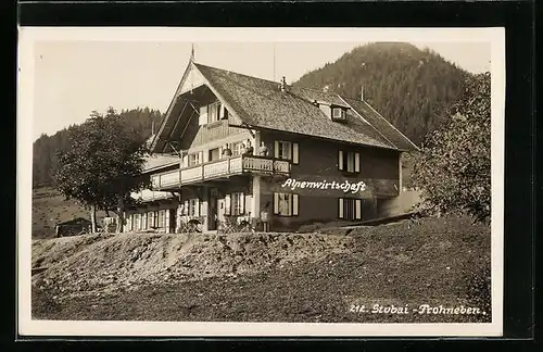 AK Telfes, Frohneben Alpenwirtschaft mit Berg im Hintergrund