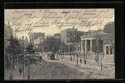 AK Aachen, Spaziergänger und Strassenbahn vor dem Elisenbrunnen