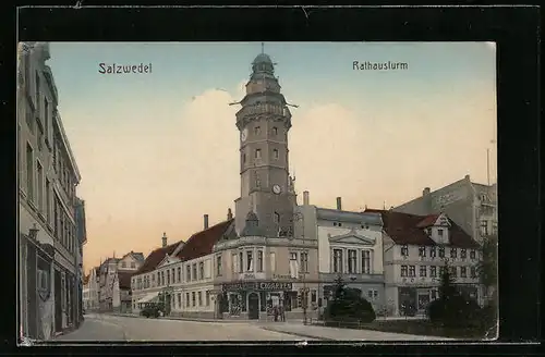 AK Salzwedel, Strassenpartie mit Rathausturm
