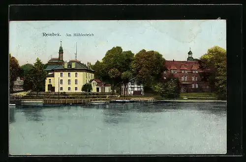 AK Reinbek, Ortspartie am Mühlenteich, Häuserzeile mit leuchtenden Fenstern