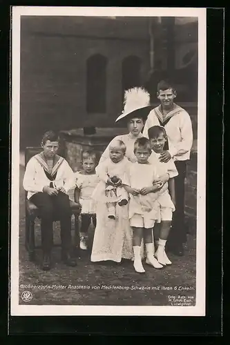 AK Grossherzogin-Mutter Anastasia von Mecklenburg-Schwerin mit ihren Enkeln
