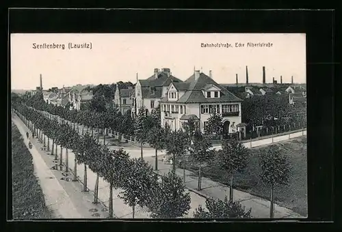 AK Senftenberg /Lausitz, Bahnhofstrasse, Ecke Albertstrasse