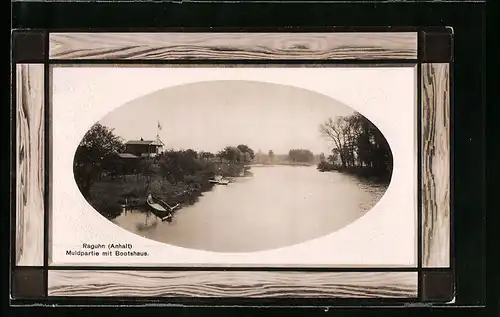 Präge-AK Raguhn /Anhalt, Muldpartie mit Bootshaus, Passepartout