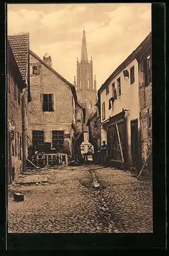 AK Rathenow, Strasse und Hof im Seitenbeutel mit Kirche