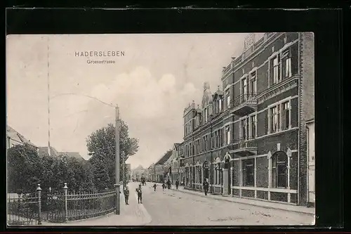 AK Hadersleben, Grossestrasse mit Passanten