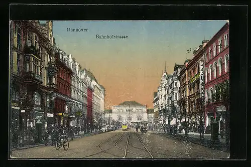AK Hannover, Bahnhofstrasse mit Geschäften, Apotheke und Strassenbahn