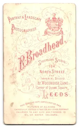 Fotografie R. Broadhead, Leeds, 82, Woodhouse Lane, Junge Dame mit moderner Frisur